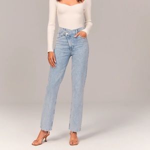 Abercrombie - Ultra High Rise 90s Straight Jean